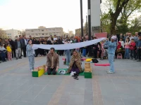 نمایش خیابانی «لکه‌های پاک» در زنجان اجرا شد